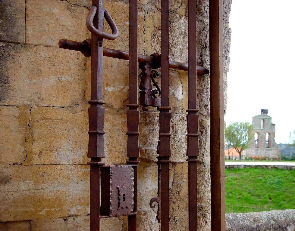 Posada Real Castillo Del Buen Amor Topas Екстер'єр фото